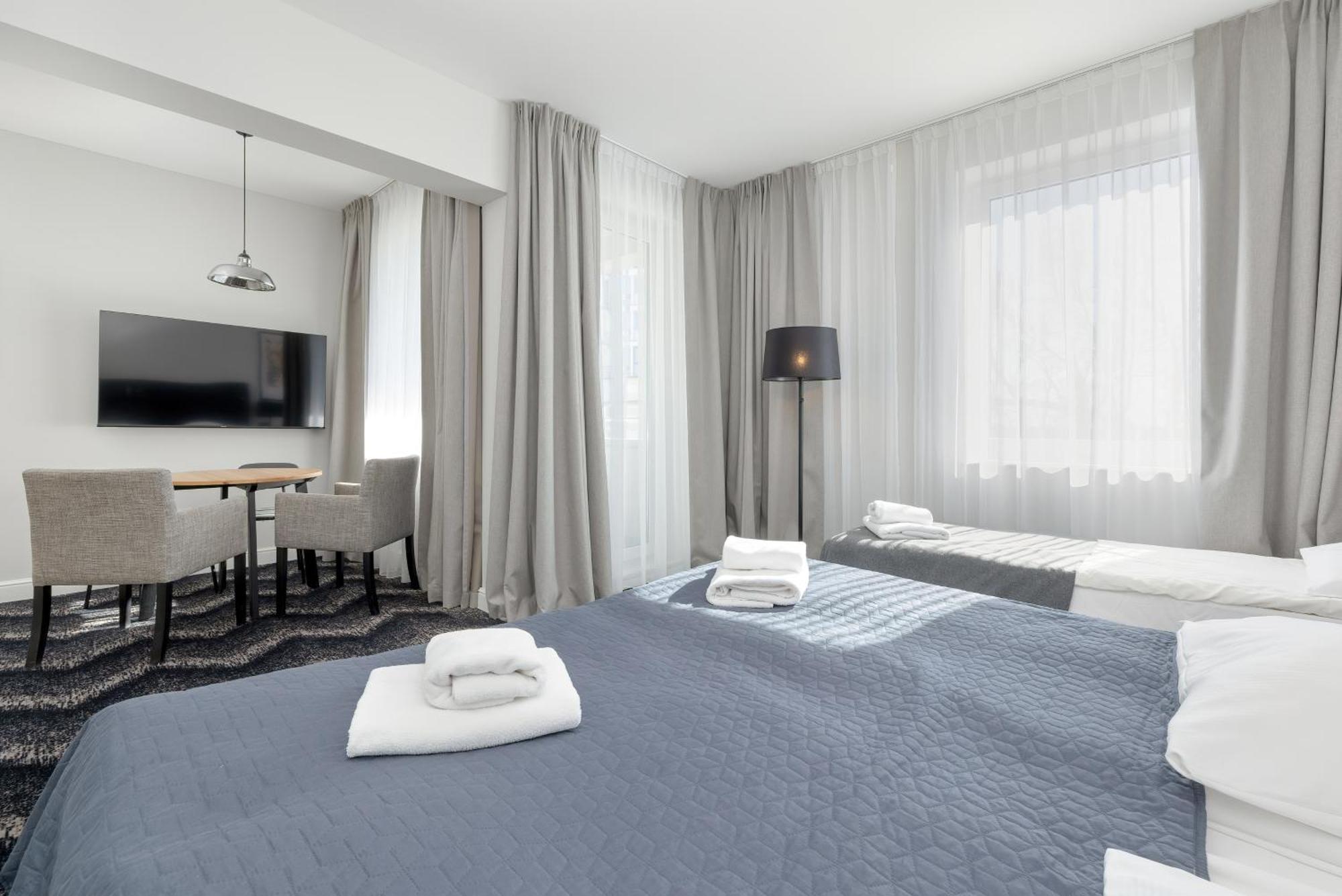 Aparthotel Etna Kolobrzeg Bagian luar foto