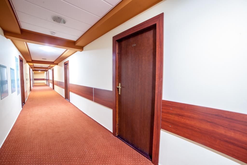 Aparthotel Etna Kolobrzeg Bagian luar foto