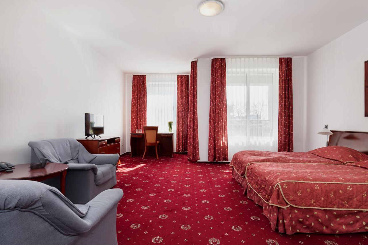 Aparthotel Etna Kolobrzeg Bagian luar foto