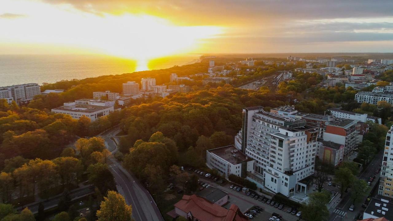 Aparthotel Etna Kolobrzeg Bagian luar foto